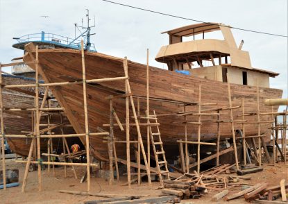 Need Repairs Or A New Boat? Manta, Ecuador Boat Yard On The Beach