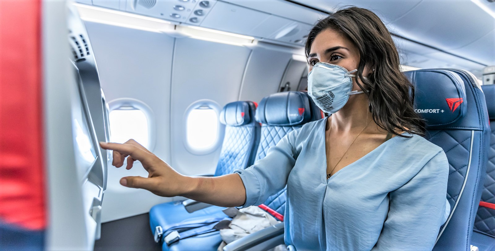 Delta Airlines customer with mask